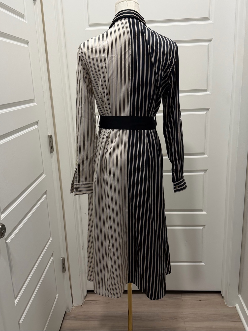 Two-Tone Striped Long Sleeve Shirt Dress with Waist Tie Black & White w/Pockets - Picture 5 of 9